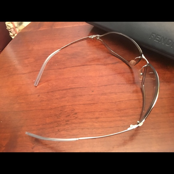 SOLD Fendi silver cloud rimmed blue sunglasses - Picture 4 of 6